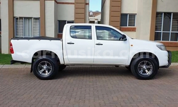 Tenga Tsaru Toyota Hilux Chena Mota in Beitbridge in Matabeleland South Tenga Tsaru Toyota Hilux Chena Mota in Beitbridge in Matabeleland South