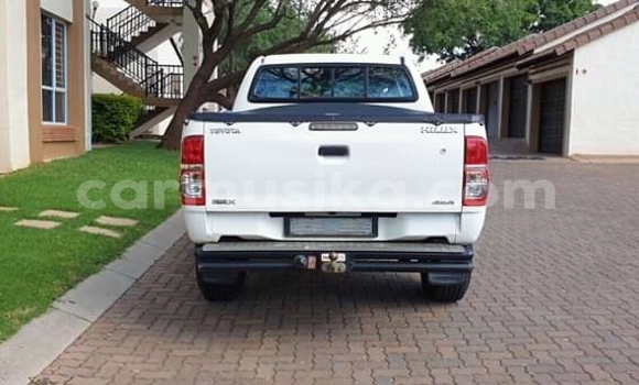 Tenga Tsaru Toyota Hilux Chena Mota in Beitbridge in Matabeleland South Tenga Tsaru Toyota Hilux Chena Mota in Beitbridge in Matabeleland South