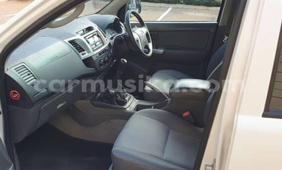 Tenga Tsaru Toyota Hilux Chena Mota in Beitbridge in Matabeleland South Tenga Tsaru Toyota Hilux Chena Mota in Beitbridge in Matabeleland South