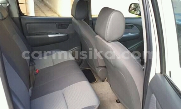 Tenga Tsaru Toyota Hilux Chena Mota in Beitbridge in Matabeleland South Tenga Tsaru Toyota Hilux Chena Mota in Beitbridge in Matabeleland South