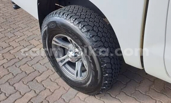 Tenga Tsaru Toyota Hilux Chena Mota in Beitbridge in Matabeleland South Tenga Tsaru Toyota Hilux Chena Mota in Beitbridge in Matabeleland South