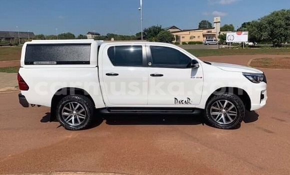 Buy Used Toyota Hilux White Car in Beitbridge in Matabeleland South Buy Used Toyota Hilux White Car in Beitbridge in Matabeleland South