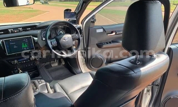Buy Used Toyota Hilux White Car in Beitbridge in Matabeleland South Buy Used Toyota Hilux White Car in Beitbridge in Matabeleland South