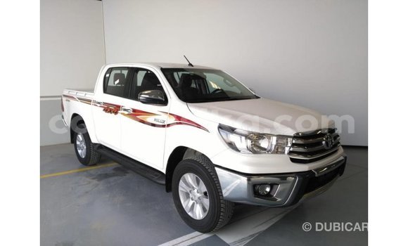 Acheter Import Voiture Toyota Hilux Blanc à Import - Dubai, Harare Acheter Import Voiture Toyota Hilux Blanc à Import - Dubai, Harare