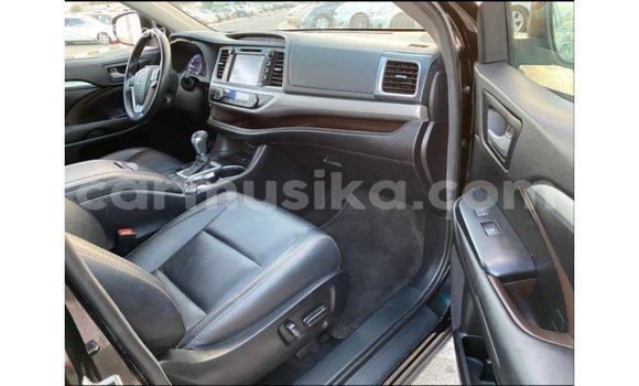 Tenga Imported Toyota Highlander Nhema Mota in Import - Dubai in Harare Tenga Imported Toyota Highlander Nhema Mota in Import - Dubai in Harare