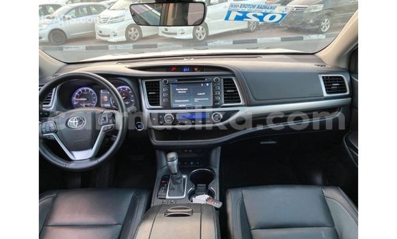 Tenga Imported Toyota Highlander Nhema Mota in Import - Dubai in Harare Tenga Imported Toyota Highlander Nhema Mota in Import - Dubai in Harare