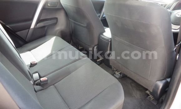 Buy Used Toyota RAV4 White Car in Beitbridge in Matabeleland South Buy Used Toyota RAV4 White Car in Beitbridge in Matabeleland South