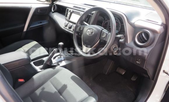 Buy Used Toyota RAV4 White Car in Beitbridge in Matabeleland South Buy Used Toyota RAV4 White Car in Beitbridge in Matabeleland South