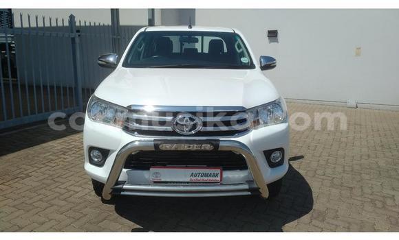 Acheter Occasion Voiture Toyota Hilux Blanc à Beitbridge, Matabeleland South Acheter Occasion Voiture Toyota Hilux Blanc à Beitbridge, Matabeleland South