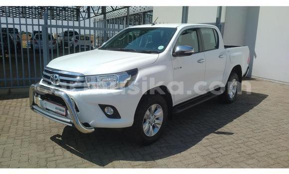 Acheter Occasion Voiture Toyota Hilux Blanc à Beitbridge, Matabeleland South Acheter Occasion Voiture Toyota Hilux Blanc à Beitbridge, Matabeleland South
