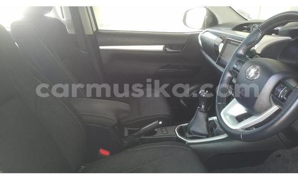 Acheter Occasion Voiture Toyota Hilux Blanc à Beitbridge, Matabeleland South Acheter Occasion Voiture Toyota Hilux Blanc à Beitbridge, Matabeleland South