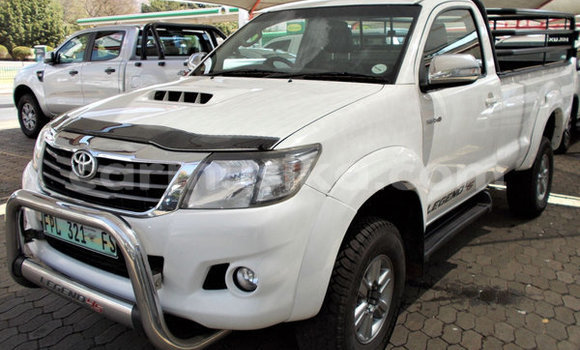 Tenga Tsaru Toyota Hilux Chena Mota in Beitbridge in Matabeleland South Tenga Tsaru Toyota Hilux Chena Mota in Beitbridge in Matabeleland South
