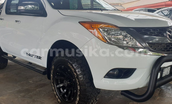 Acheter Occasion Voiture Mazda BT-50 Blanc à Beitbridge, Matabeleland South Acheter Occasion Voiture Mazda BT-50 Blanc à Beitbridge, Matabeleland South