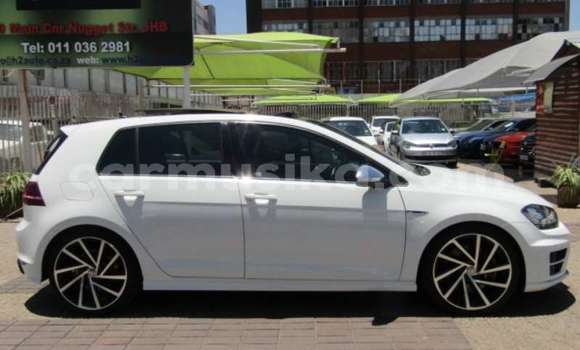 Buy Used Volkswagen Golf R White Car in Beitbridge in Matabeleland South Buy Used Volkswagen Golf R White Car in Beitbridge in Matabeleland South
