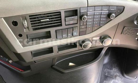 Acheter Occasion Utilitaire Volvo F4 Blanc à Beitbridge, Matabeleland South Acheter Occasion Utilitaire Volvo F4 Blanc à Beitbridge, Matabeleland South