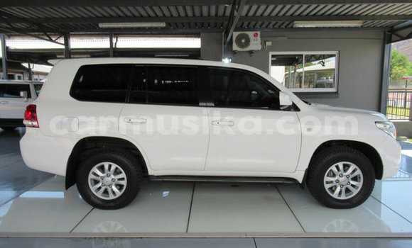 Acheter Occasion Voiture Toyota Land Cruiser Blanc à Beitbridge, Matabeleland South Acheter Occasion Voiture Toyota Land Cruiser Blanc à Beitbridge, Matabeleland South