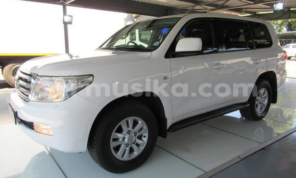 Acheter Occasion Voiture Toyota Land Cruiser Blanc à Beitbridge, Matabeleland South Acheter Occasion Voiture Toyota Land Cruiser Blanc à Beitbridge, Matabeleland South