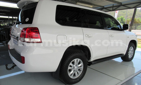 Acheter Occasion Voiture Toyota Land Cruiser Blanc à Beitbridge, Matabeleland South Acheter Occasion Voiture Toyota Land Cruiser Blanc à Beitbridge, Matabeleland South
