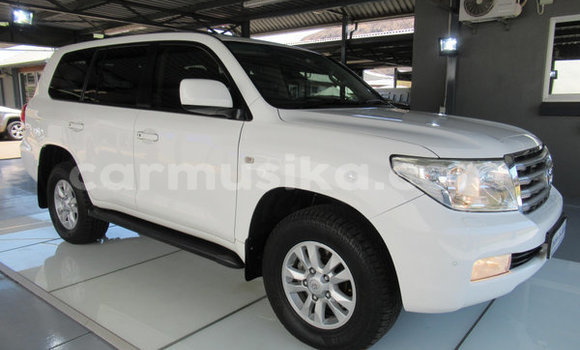 Acheter Occasion Voiture Toyota Land Cruiser Blanc à Beitbridge, Matabeleland South Acheter Occasion Voiture Toyota Land Cruiser Blanc à Beitbridge, Matabeleland South
