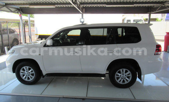 Acheter Occasion Voiture Toyota Land Cruiser Blanc à Beitbridge, Matabeleland South Acheter Occasion Voiture Toyota Land Cruiser Blanc à Beitbridge, Matabeleland South