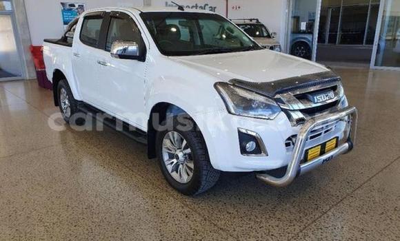 Acheter Occasion Voiture Isuzu KB Blanc à Beitbridge, Matabeleland South Acheter Occasion Voiture Isuzu KB Blanc à Beitbridge, Matabeleland South