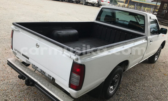 Acheter Occasion Voiture Nissan Hardbody Blanc à Beitbridge, Matabeleland South Acheter Occasion Voiture Nissan Hardbody Blanc à Beitbridge, Matabeleland South