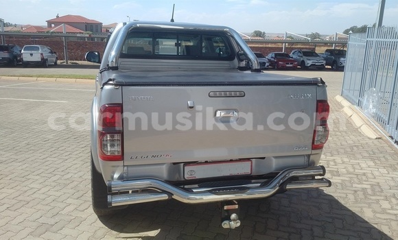 Tenga Tsaru Toyota Hilux Sirivha Mota in Beitbridge in Matabeleland South Tenga Tsaru Toyota Hilux Sirivha Mota in Beitbridge in Matabeleland South