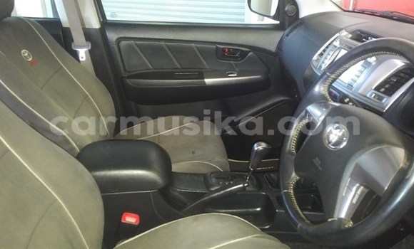 Tenga Tsaru Toyota Hilux Sirivha Mota in Beitbridge in Matabeleland South Tenga Tsaru Toyota Hilux Sirivha Mota in Beitbridge in Matabeleland South