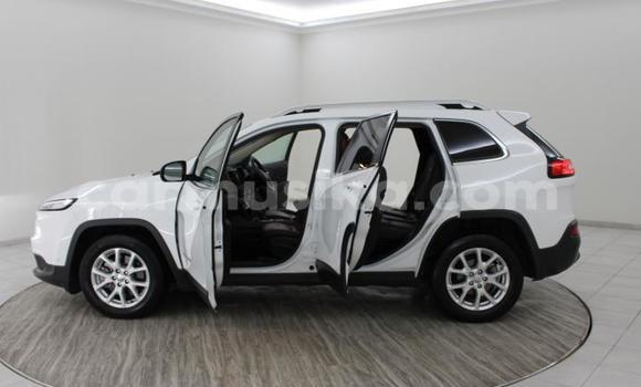 Nunua Ilio tumika Jeep Cherokee Nyeupe Gari ndani ya Beitbridge nchini Matabeleland Kusini Nunua Ilio tumika Jeep Cherokee Nyeupe Gari ndani ya Beitbridge nchini Matabeleland Kusini