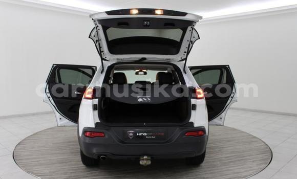 Nunua Ilio tumika Jeep Cherokee Nyeupe Gari ndani ya Beitbridge nchini Matabeleland Kusini Nunua Ilio tumika Jeep Cherokee Nyeupe Gari ndani ya Beitbridge nchini Matabeleland Kusini