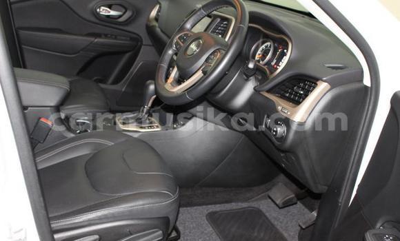 Nunua Ilio tumika Jeep Cherokee Nyeupe Gari ndani ya Beitbridge nchini Matabeleland Kusini Nunua Ilio tumika Jeep Cherokee Nyeupe Gari ndani ya Beitbridge nchini Matabeleland Kusini