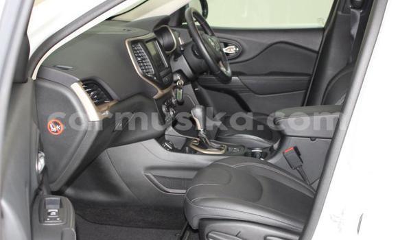 Nunua Ilio tumika Jeep Cherokee Nyeupe Gari ndani ya Beitbridge nchini Matabeleland Kusini Nunua Ilio tumika Jeep Cherokee Nyeupe Gari ndani ya Beitbridge nchini Matabeleland Kusini