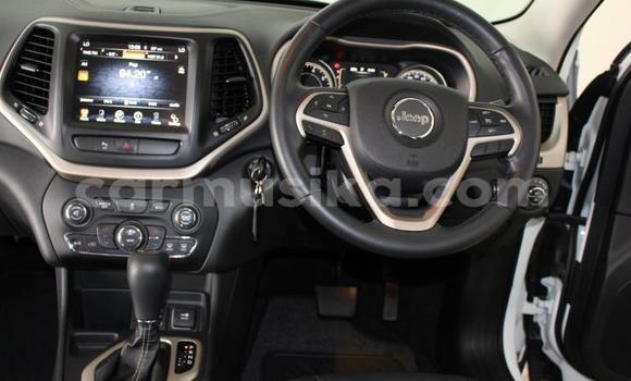 Nunua Ilio tumika Jeep Cherokee Nyeupe Gari ndani ya Beitbridge nchini Matabeleland Kusini Nunua Ilio tumika Jeep Cherokee Nyeupe Gari ndani ya Beitbridge nchini Matabeleland Kusini