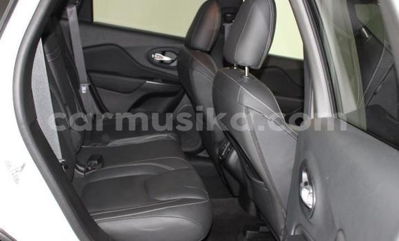 Nunua Ilio tumika Jeep Cherokee Nyeupe Gari ndani ya Beitbridge nchini Matabeleland Kusini Nunua Ilio tumika Jeep Cherokee Nyeupe Gari ndani ya Beitbridge nchini Matabeleland Kusini