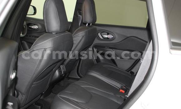 Nunua Ilio tumika Jeep Cherokee Nyeupe Gari ndani ya Beitbridge nchini Matabeleland Kusini Nunua Ilio tumika Jeep Cherokee Nyeupe Gari ndani ya Beitbridge nchini Matabeleland Kusini