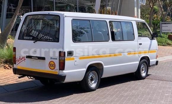 Tenga Tsaru Toyota Hiace Chena Mota in Beitbridge in Matabeleland South Tenga Tsaru Toyota Hiace Chena Mota in Beitbridge in Matabeleland South