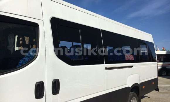 Acheter Occasion Voiture IVECO Massif Blanc à Beitbridge, Matabeleland South Acheter Occasion Voiture IVECO Massif Blanc à Beitbridge, Matabeleland South