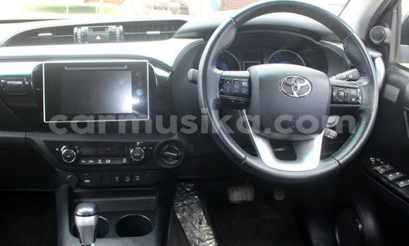 Nunua Ilio tumika Toyota Hilux Beige Gari ndani ya Beitbridge nchini Matabeleland Kusini Nunua Ilio tumika Toyota Hilux Beige Gari ndani ya Beitbridge nchini Matabeleland Kusini