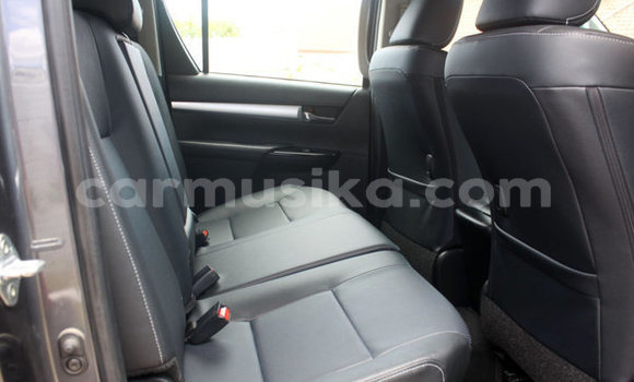 Nunua Ilio tumika Toyota Hilux Beige Gari ndani ya Beitbridge nchini Matabeleland Kusini Nunua Ilio tumika Toyota Hilux Beige Gari ndani ya Beitbridge nchini Matabeleland Kusini