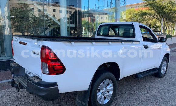 Tenga Tsaru Toyota Hilux Chena Mota in Beitbridge in Matabeleland South Tenga Tsaru Toyota Hilux Chena Mota in Beitbridge in Matabeleland South