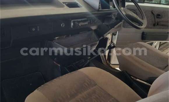 Tenga Tsaru Volkswagen Caravelle Chena Mota in Beitbridge in Matabeleland South Tenga Tsaru Volkswagen Caravelle Chena Mota in Beitbridge in Matabeleland South