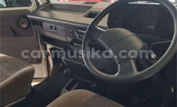 Tenga Tsaru Volkswagen Caravelle Chena Mota in Beitbridge in Matabeleland South Tenga Tsaru Volkswagen Caravelle Chena Mota in Beitbridge in Matabeleland South