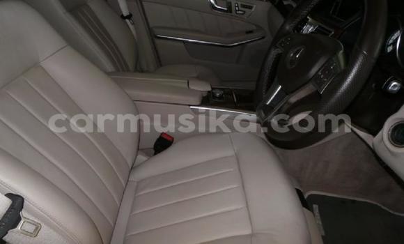 Tenga Tsaru Mercedes‒Benz E-klasse AMG Tsvuku Mota in Beitbridge in Matabeleland South Tenga Tsaru Mercedes‒Benz E-klasse AMG Tsvuku Mota in Beitbridge in Matabeleland South