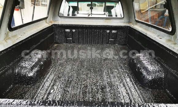 Buy Used Toyota Hilux White Car in Beitbridge in Matabeleland South Buy Used Toyota Hilux White Car in Beitbridge in Matabeleland South