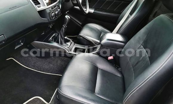 Buy Used Toyota Hilux White Car in Beitbridge in Matabeleland South Buy Used Toyota Hilux White Car in Beitbridge in Matabeleland South