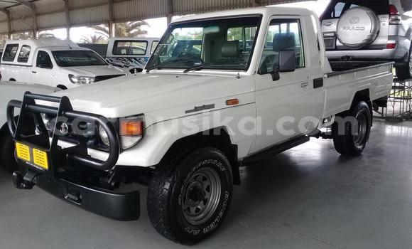 Buy Used Toyota Land Cruiser White Car in Beitbridge in Matabeleland South Buy Used Toyota Land Cruiser White Car in Beitbridge in Matabeleland South