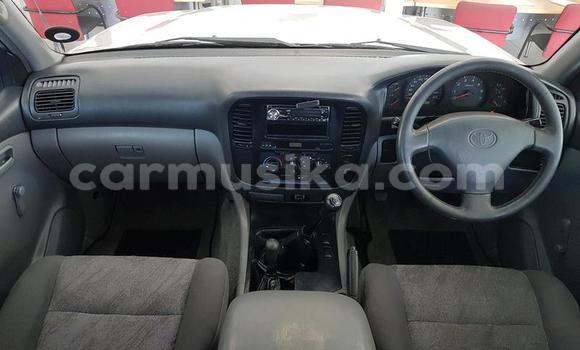 Buy Used Toyota Land Cruiser Silver Car in Beitbridge in Matabeleland South Buy Used Toyota Land Cruiser Silver Car in Beitbridge in Matabeleland South