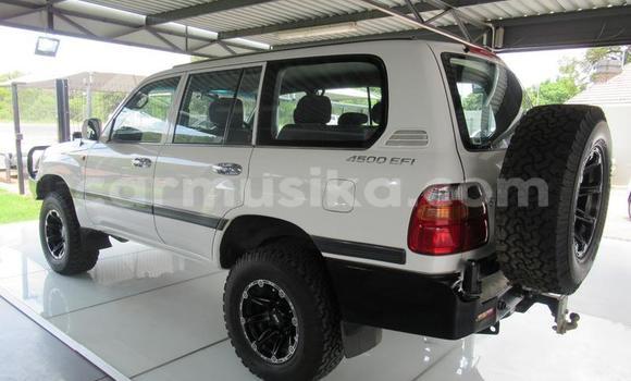 Buy Used Toyota Land Cruiser White Car in Beitbridge in Matabeleland South Buy Used Toyota Land Cruiser White Car in Beitbridge in Matabeleland South