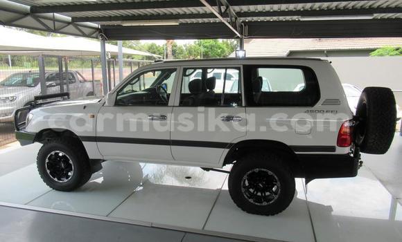 Buy Used Toyota Land Cruiser White Car in Beitbridge in Matabeleland South Buy Used Toyota Land Cruiser White Car in Beitbridge in Matabeleland South