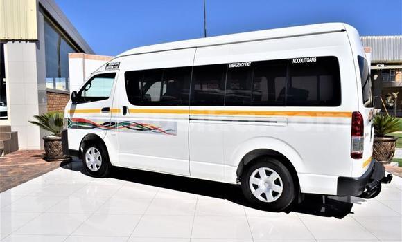 Buy Used Toyota 2000GT White Car in Beitbridge in Matabeleland South Buy Used Toyota 2000GT White Car in Beitbridge in Matabeleland South